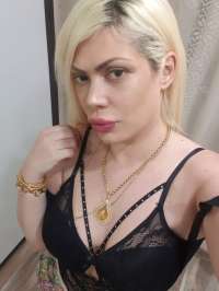 Ateşli escort Hande
