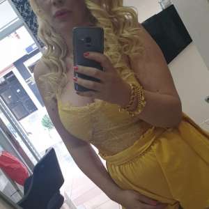 Ateşli escort Hande